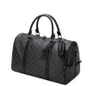 Högkvalitativ designer Duffel Bag 54 cm stor kapacitet präglad resväska 50 cm klassisk tryckt beläggning av män och kvinnors mode utomhusväska duk läder duffelväska