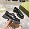 Diseñadores Mocasines Hombres Mujer Zapato con cordones Mocasín Plataforma Zapatilla de deporte Vestido Mocasines Suela de lengüeta Mocasines gruesos Zapatos de lona Fondo grueso Oficina Dama Zapatos de goma 12