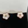 White Beihua Earstuds V Gold Five Petal Earstuds Ferry 18k Gold Ear smycken