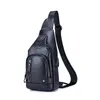 2023 100 Cowhide Leather Casual Fashion Crossbody Chest Bag Herrläderväska USB Laddning Travel Axelväska Dagspack Male 240125