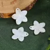 Takılar 5pcs Doğal Tatlı Su Kabuğu Çiçek İnci Ana Anne Kadınlar İçin Beş Petal Cazibesi Kadın Kolye Yapma Kolye Takı