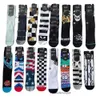 Nouvelles chaussettes de skateboard à tube haut de position de luxe légères chaussettes de bas de serviette tendance exposées chaussettes de basket-ball de sport de base3026-prix de la paire