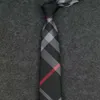 2024 NYTT Fashion Silk Tie Mens Fashion Brand Tie Classic Checkered Casual Young Men Ladies Designer S högkvalitativa handgjorda sidengåvor