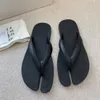 Plage d'été Tabi Tongs Pantoufles Designer de mode Blanc Maisons de voyage en plein air Femmes Hommes Plat Noir Margiela Nouveau Chaussures de sport Piscine Slide Sports Sandal Sliders