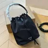 Designer Bag Prasa Spring Product omgekeerde driehoek handheld Drawstring emmer waterdichte nylon schouder crossbody handtas