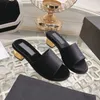 Velvet Designer Sandalen Leer luxe muilezels slippers damesglaasjes sandaal mode flip flip letters slipper dames zomer strand dames gouden midden hiel schoenen