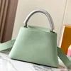 Capucines Tote Shopping Bag Women Crossbody Bags Taurillon Leather Hard Handle Handle Nagel borttagbar remmodebrev Vanliga handväskor handväska