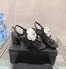 Master's Sandalias clásicas hechas a mano para mujer, parte superior de piel de oveja lacada, suela de cuero auténtico, tacón grueso de 6 cm, correa trasera con decoración floral, talla 35-41