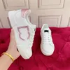 Designer de luxe de haute qualité 2024 Nouvelle couleur assortir des baskets décontractées pour femmes chaussures de course en cuir à lacets de runs