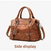 Retro Oil Wax Leather Boston Style Pendant Europe och USA Oneshoulder Hand Women's CrossSpan Bag 240104