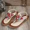 Sandalen Boheemse stijl plat voor dames zomer 2024 Clip Toe Gladiator Vrouw Plus Size Strandschoenen met zachte bodem Slippers