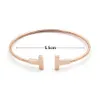 Bracelets de styliste pour femmes, simples, polis, classiques, marque de luxe, pour Couple, 252a