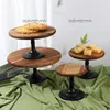 Płytki drewniane deser wysoko stopy ręka ręczna szlifowanie popołudniowa herbata stojak na ciasto domowe