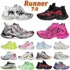 Chaussures de créateurs Paris Runners 7.0 Hommes Baskets Graffiti Noir Fluo Vert Bourgogne Cuir Gratuit Gris Violet Clair Néon Jaune Blanc Marque De Luxe Femmes Hommes Baskets