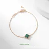 2024 Luxury Van Clover Designer Armband Pearl Leaf Four Grass Mini Original Malachite Liten Single Flower Simple Lucky With Box