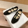 Designer Mary Jane Shoes Ballet Flats Patent Leather Dress Shoes Comfort Les Ballerines Sandaler Buckles Flats för kvinnor Loafers C0105