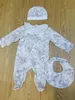 Babykläder bodysuit för nyfödd spädbarn jumpsuit brev tryck romper baby romper +haklappar +hatt +sovsäckar +filt