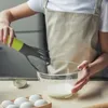 2024 Triángulo de plástico Batidor de huevos Mini batidor de crema semiautomático Herramienta para mezclar alimentos al horno Batidor de huevos eléctrico Gadget Batidora de mano 240105