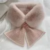 Sciarpe Sciarpa da donna in finta pelliccia Inverno Mantieni caldo Colletto incrociato Protezione per il collo in peluche Carino soffice a righe in stile coreano elegante