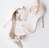 Top célèbre été femmes Maisel sandales chaussures nu noir blanc bride à la cheville pompes avec perle embellissement dame sexy talons hauts mariage de mariée