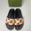 2024 Designer Slippers Voor Heren Dames Mode Luxe Muiltjes Rubberen Lederen Flats Gestreepte Bloemen Slippers Kamer Buiten Pantoufle Aardbeienbloemen Sliders