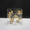 Escultura de bola abstrata geométrica, capa quadrada transparente de acrílico, bola de metal vazada, estatuetas decorativas, acessórios de decoração 240105