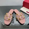 Kvinnors designers tofflor Sandaler Flat Slides Flip Flops Summer äkta nät läder utomhus loafers badskor strandkläder tofflor svart vit stor storlek 35-43