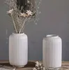 White Ceramic Flower VaseSimple Versatile Ceramic Vase OrnamentsLiving Room TV Cabinet Vase Porch Decoration 240105
