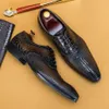 Scarpe brogue da uomo in vera pelle di mucca di design da matrimonio formale vino rosso nero con lacci a punta scarpe Oxford