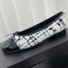 Nuevo Bowtie Glitter Ballet zapato de cuero Pisos con punta redonda Diseñadores de lujo para mujer Moda ins Zapatos de vestir casuales calzado de fábrica de alta calidad