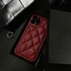 حالات الهاتف المصمم iPhone 15 Plus 13 12 14promax 11 Promax 15Promax Red Luxury Leather Metal Lettering for Boys and Girls Gold Lettering for Shockproof Phone Cases