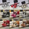 Designer Classic Luksus Tribute Series Women Heels Sandals Letter Metal Węża węża skórzana skóra moda przyjęcie ślubne biuro Wysokie obcasy