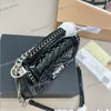 Women Designer Boy Bag Leather Grate Patent Leather مع Top Handle Honitting Decoration 19x12cm Hardware Metalware Stain 4 Colour