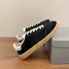 Scarpe casual firmate da donna sportive comode e morbide tendenze della moda che indossano stelle con stile primaverile e autunnale traspirante e non sudato