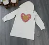 Crianças meninas dos desenhos animados amor coração impresso bonito vestido com capuz camisola camisas de manga longa em linha reta 240104