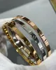 2024Thin Rose Gold Armband för kvinnor utan V-guld 18K Silver Open Style Wedding Jewely Box 2SSSSS