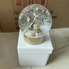 Dekorationer 2023 Senaste upplagan C Classics Christmas Snow Globe med parfymflaska inuti Crystal Ball för speciell födelsedagsnyhet VIP -gåva