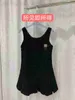 Vestidos casuais básicos designer marca miumius outono nova menina estilo grosso lã emagrecimento temperamento elegante cem broche plissado sem mangas vestido superior