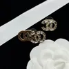 Premium lyxbrev örhängen charm modedesigner örhängen 18k guldpläterade fina smycken klassiska senior logotyp unga människor par bröllop smycken gåvor med låda