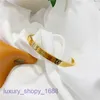 Pulsera de moda Neumáticos de automóvil Damas Oro rosa Plata Brazalete para dama Tarjeta de lujo ligera clásica Hebilla de tornillo para el hogar Tocado de aleación de cobre con caja original