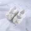 İlk yürüyüşçüler sevimli beyaz dantel vaftiz ayakkabıları bebek kız prenses moccasins moccs bow bow inci ayakkabı yürütücü beşik