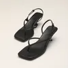 Sandaler kvinnors fyrkantiga kattkattunge med sillben Enkel läderatmosfär Låga hälskor
