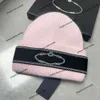 Cappello di marca di moda Nuovo stile occidentale Capelli di coniglio Stile americano Bella lettera Cappello lavorato a maglia Antigelo Caldo Alla moda Dimagrante Freddo Internet Rosso