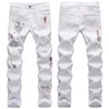 Mężczyzna Hip Hop Młodzieżowe jeansy streetwearne moda swobodny styl mężczyźni dżinsowe spodnie graffit-arty-rozryte dżinsy białe 240104