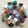 Ringar grossist 50st/parti 2023 Hot Selling Trendy Assorted Natural Stone Mixed Oregelbundna Pendants Charms smycken gratis frakt