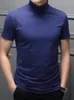 Halbes Rollkragen-T-Shirt aus Milchseide mit kurzen Ärmeln, ultradünnes T-Shirt für Herren, solides Rollkragen-Trend-Bottom-Shirt, Street-Fashion-Herren-T-Shirt 240105