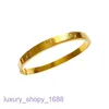 Pulsera de moda Neumáticos de automóvil Damas Oro rosa Plata Brazalete para dama Tarjeta de lujo ligera clásica Hebilla de tornillo para el hogar Tocado de aleación de cobre con caja original