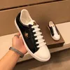 Baskets Luxurys Designer Bee Chaussure Femme Hommes Entraîneur Tiger Chaussures Verrouillage Cuir Brodé Stripes Blanc Plat Marche Mode Sports Casual Chaussures