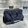 Borsa da viaggio in nylon di capacità Borsa da uomo Borsa sportiva unisex Manico in pelle Borsa alla moda Lettere Grande tasca nera Tracolla larga staccabile