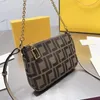 2024 bolsa de ombro nova bolsas de corrente dupla bolsas Crescent Bacs Mini Half Moonshouder Bolsa Nano Bolsas Bolsas Mulheres Cadeia Crossbody Totes quadradas letra